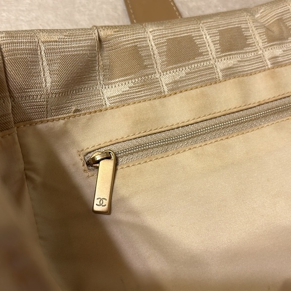 Authentic CHANEL Interlocking CC Logo Beige Travel Tote Line Leather Strap - Picture 9 of 13